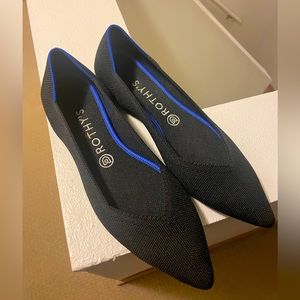 Rothy’s NEVER WORN “The Point” size 9.5 in Black Solid.